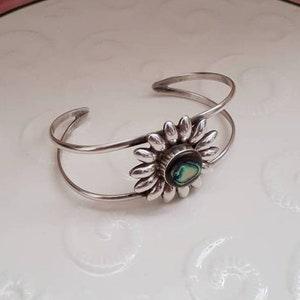 Fabulous vintage 925 sterling silver Mexican abalone shell centred floral open cuff bracelet. Gift for her. Daisy flower. Sunflower bracelet - Flowerhint