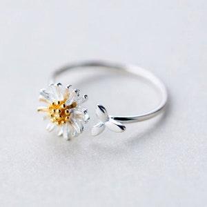 Sterling Silver Tiny Daisy Ring, Modern Minimal Floral Ring, Lovely Dainty Adjustable Flower Ring ,Gift for Her, Birthday , Christmas Gift - Flowerhint