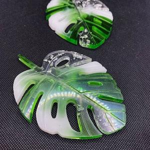 Monstera leaf resin coaster - with Light green and silver foil home d¨¦cor/ tropical plants lover/ for him/ for her - Flowerhint