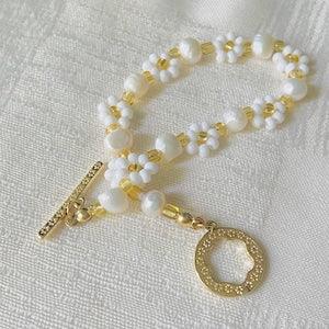 Freshwater Pearl and White Daisy Beaded Bracelet - Flowerhint